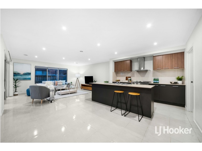 8 Living Crescent, Point Cook VIC 3030