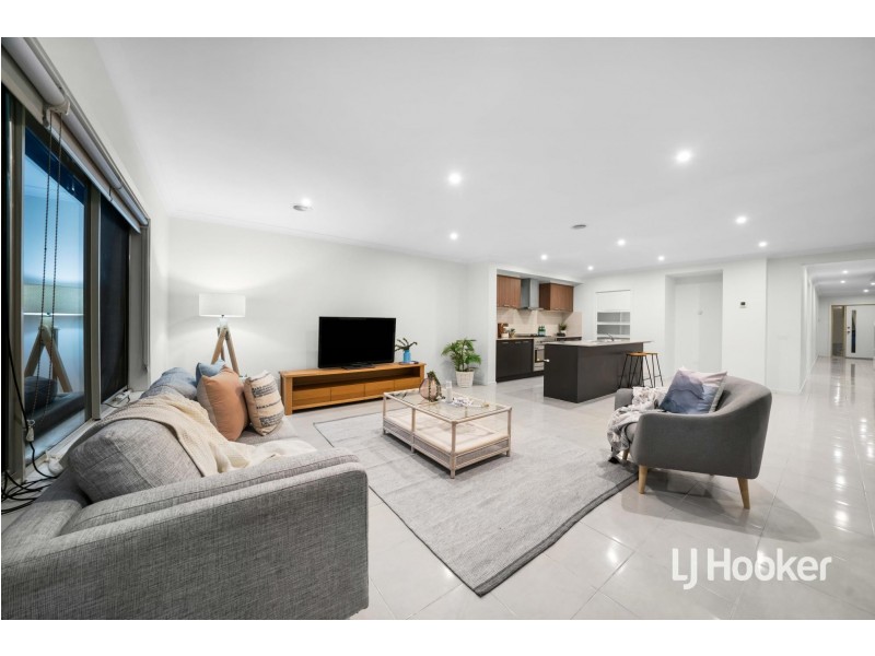 8 Living Crescent, Point Cook VIC 3030