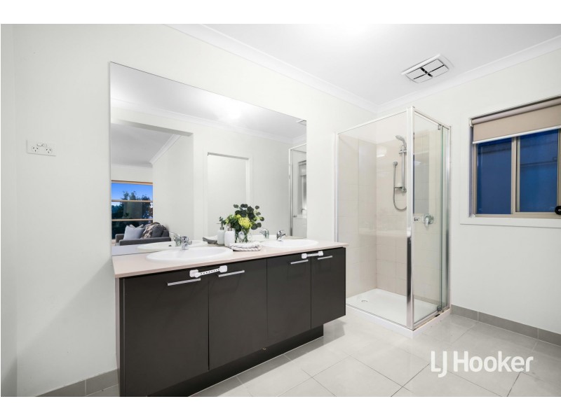 8 Living Crescent, Point Cook VIC 3030