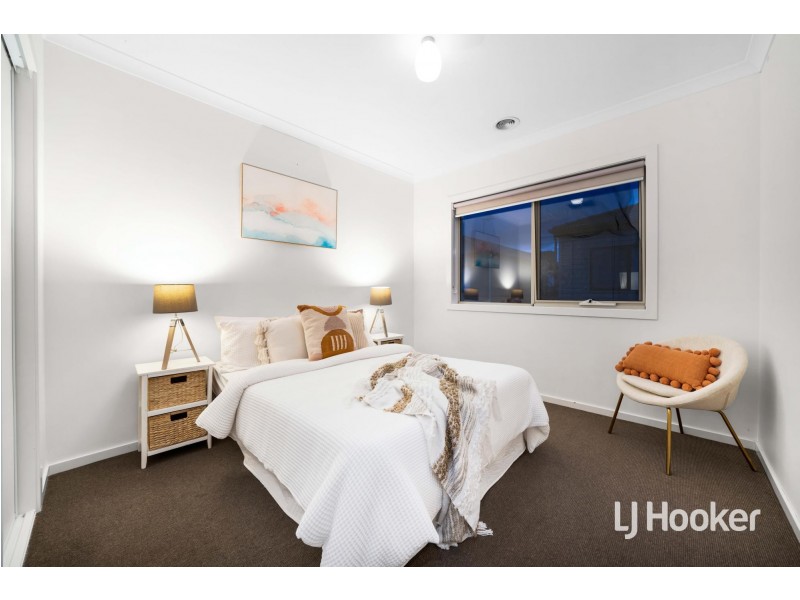 8 Living Crescent, Point Cook VIC 3030