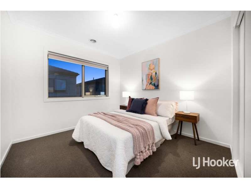 8 Living Crescent, Point Cook VIC 3030