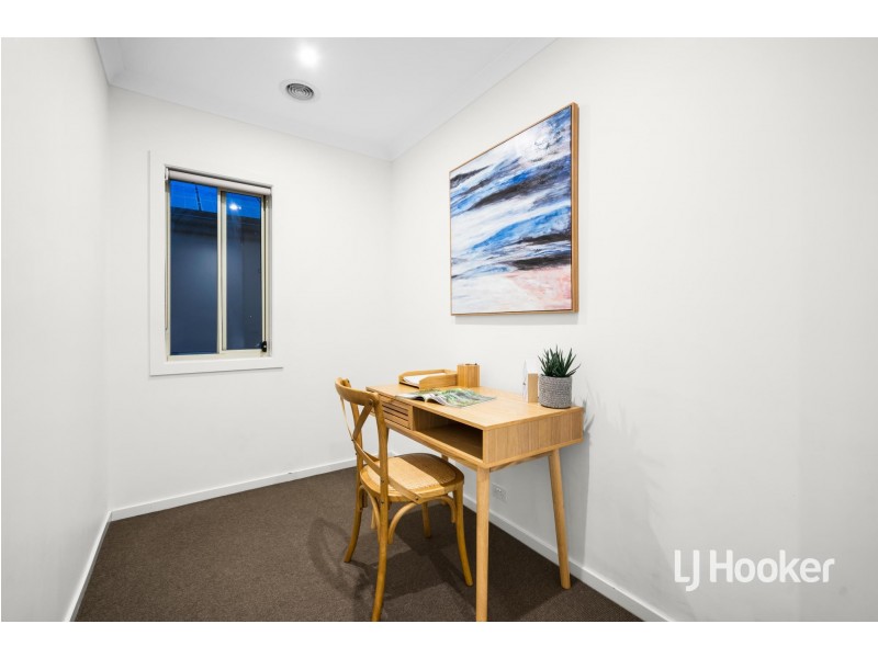 8 Living Crescent, Point Cook VIC 3030