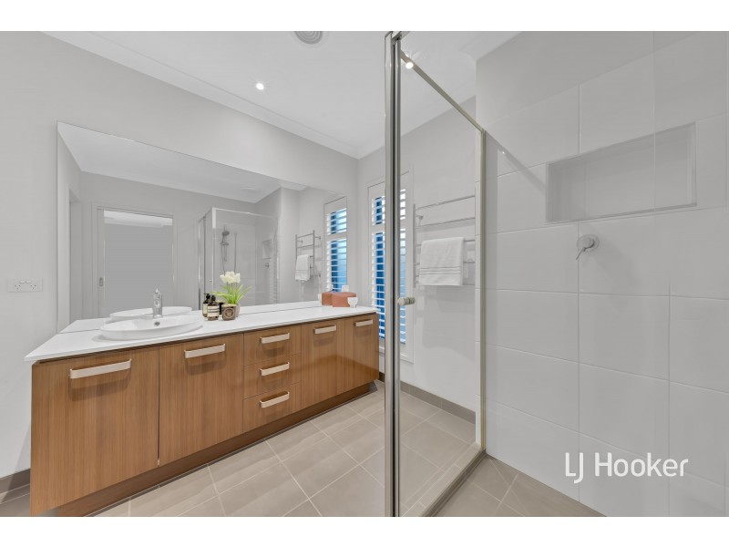 18 Brownlow Drive, Point Cook VIC 3030