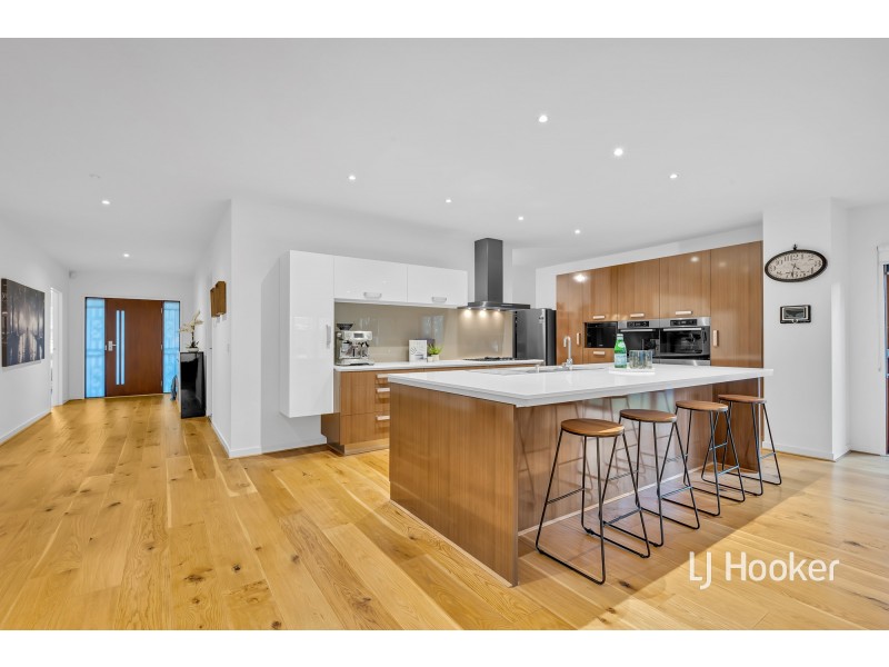 18 Brownlow Drive, Point Cook VIC 3030