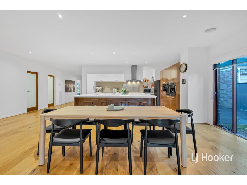 18 Brownlow Drive, Point Cook VIC 3030