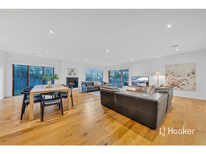 18 Brownlow Drive, Point Cook VIC 3030