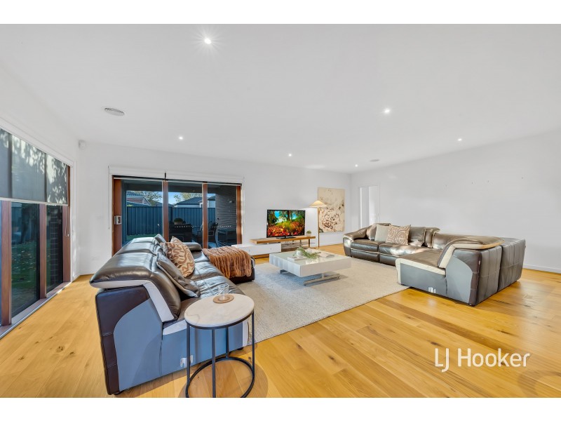 18 Brownlow Drive, Point Cook VIC 3030