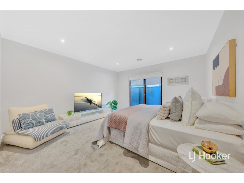 18 Brownlow Drive, Point Cook VIC 3030