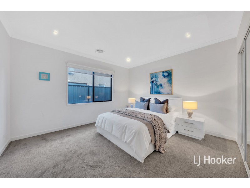 18 Brownlow Drive, Point Cook VIC 3030