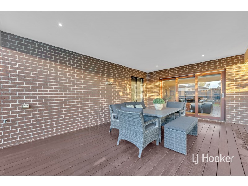 18 Brownlow Drive, Point Cook VIC 3030