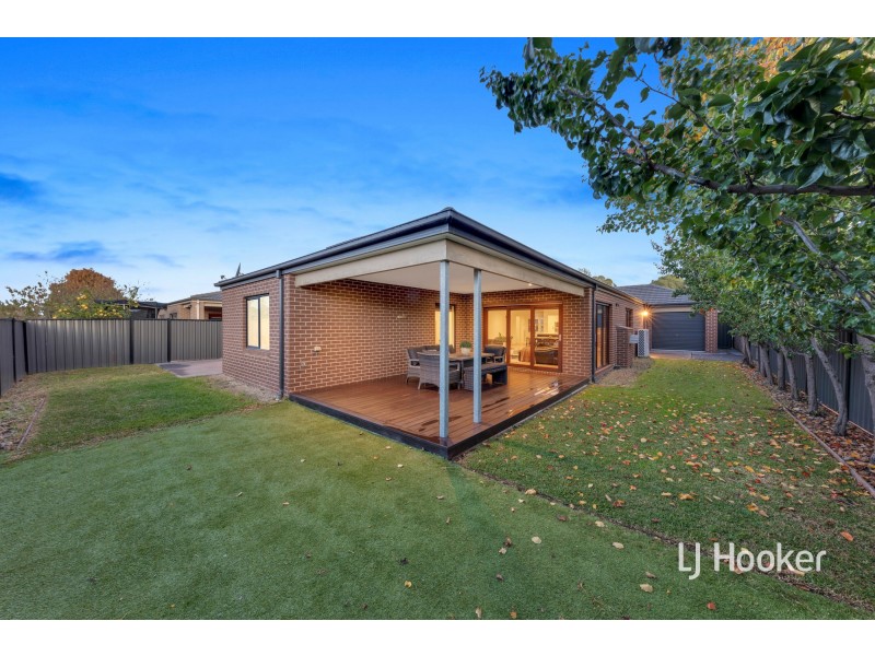 18 Brownlow Drive, Point Cook VIC 3030