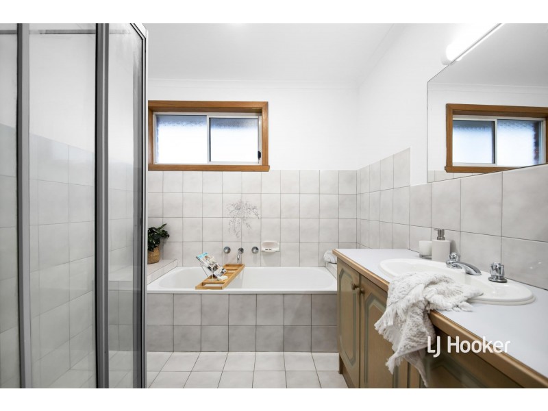 16 Devenport Court, Altona Meadows VIC 3028