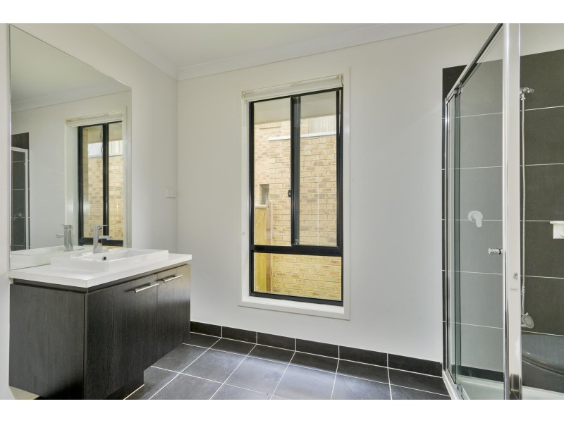 152 Sanctuary Lakes South Boulevard, Sanctuary Lakes VIC 3030