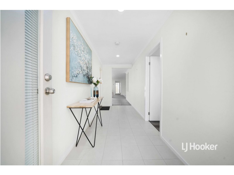 35 Barwick Gardens, Point Cook VIC 3030