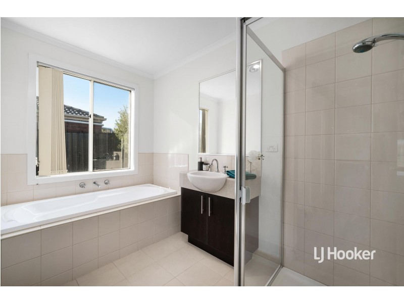 35 Barwick Gardens, Point Cook VIC 3030