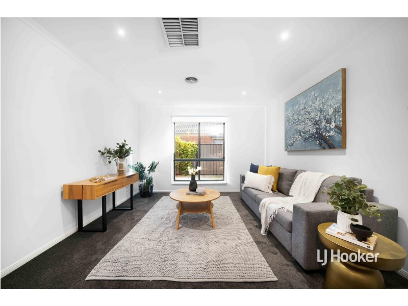 9 Lindsay Gardens, Point Cook VIC 3030