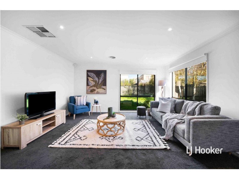 9 Lindsay Gardens, Point Cook VIC 3030