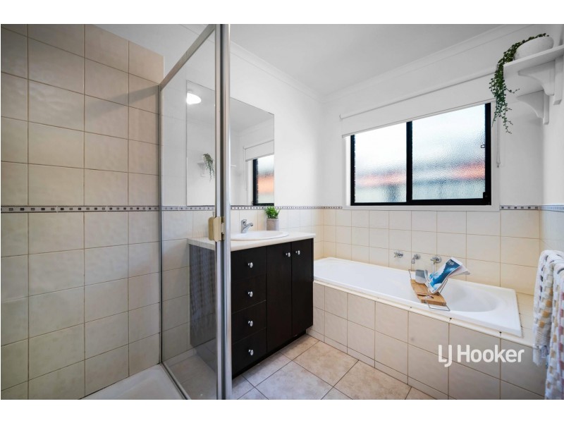 9 Lindsay Gardens, Point Cook VIC 3030