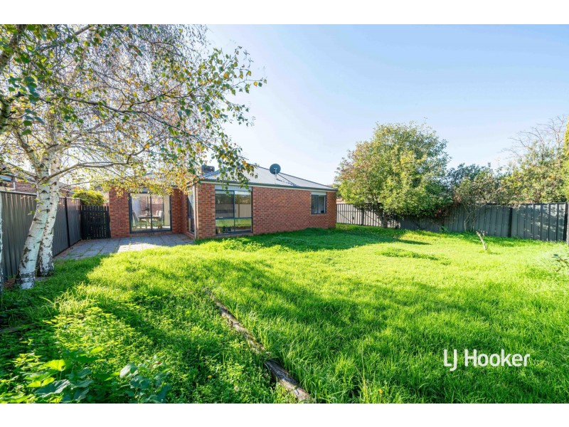 9 Lindsay Gardens, Point Cook VIC 3030