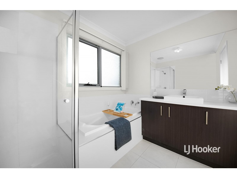 1/4 Shirley Court, Point Cook VIC 3030