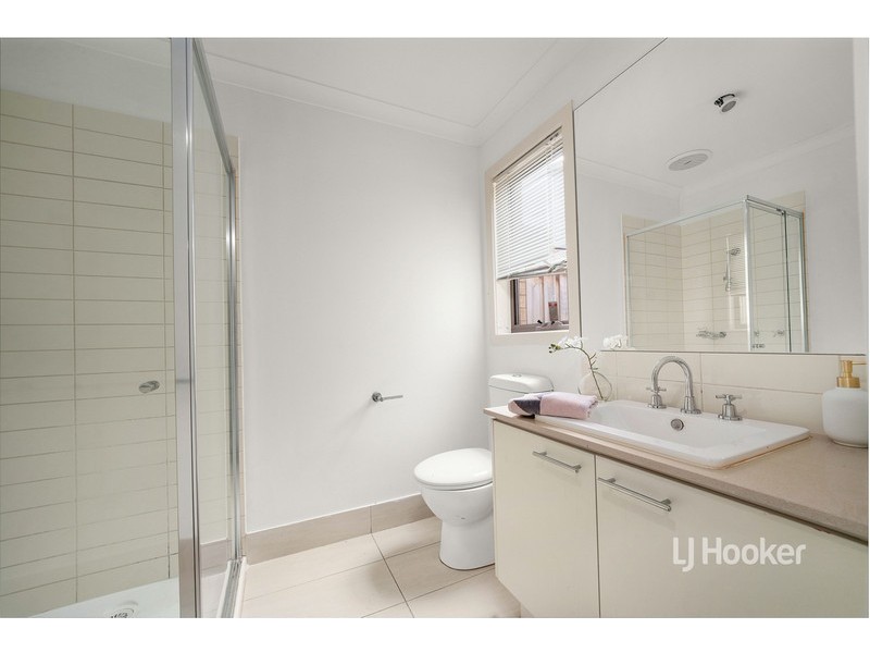20 Maslin Walk, Point Cook VIC 3030