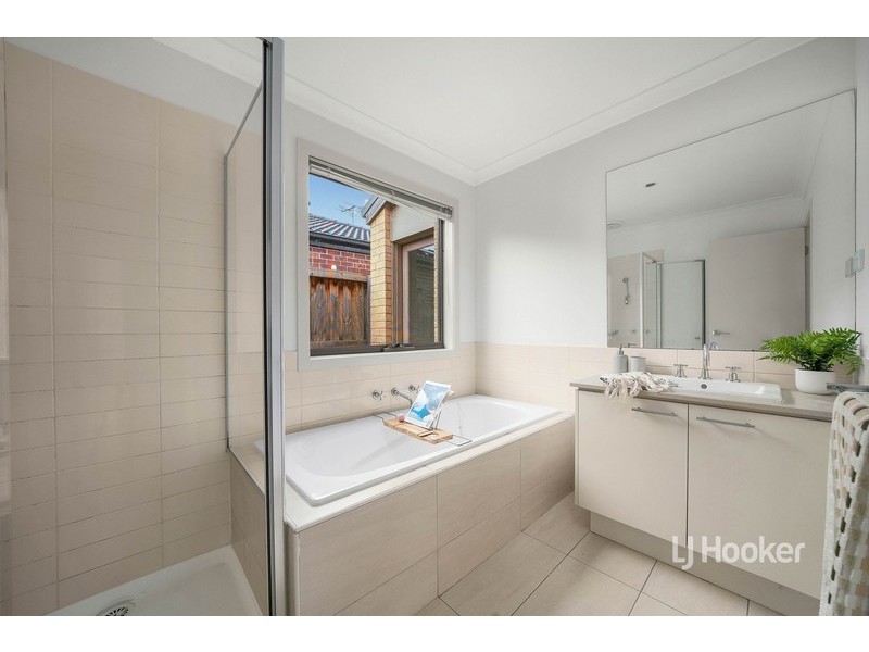 20 Maslin Walk, Point Cook VIC 3030