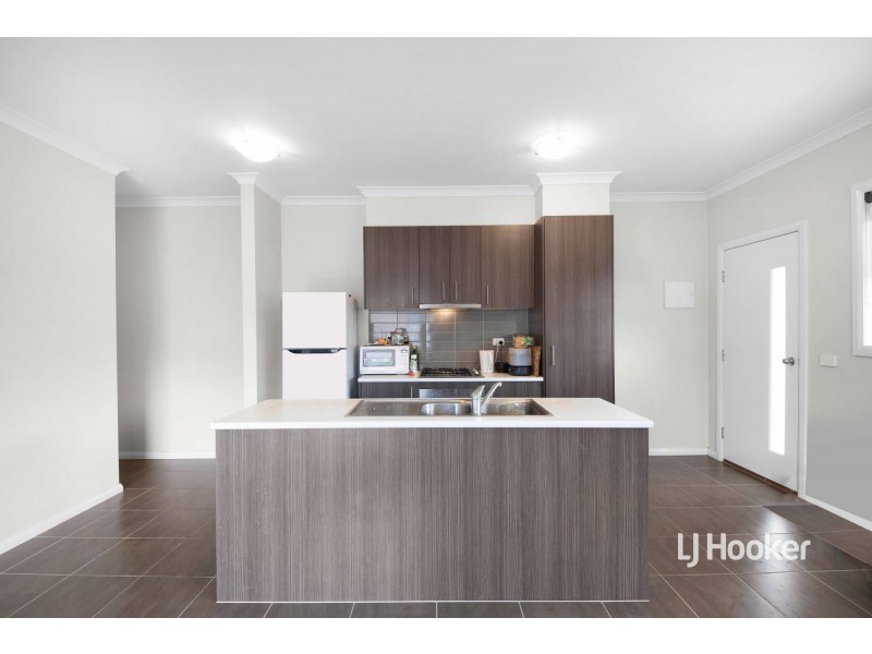 10/37-39 Valencia Circuit, Cranbourne VIC 3977
