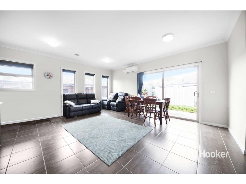 10/37-39 Valencia Circuit, Cranbourne VIC 3977