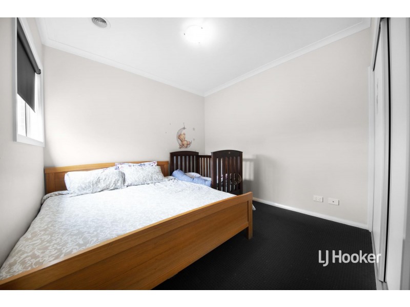 10/37-39 Valencia Circuit, Cranbourne VIC 3977