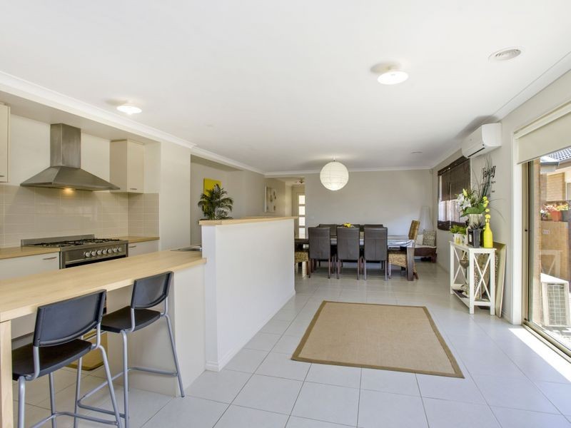 65 Beachview Parade, Sanctuary Lakes VIC 3030