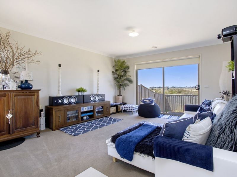 65 Beachview Parade, Sanctuary Lakes VIC 3030