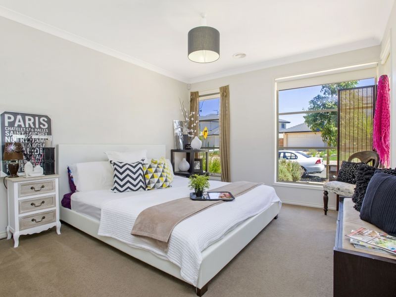 65 Beachview Parade, Sanctuary Lakes VIC 3030