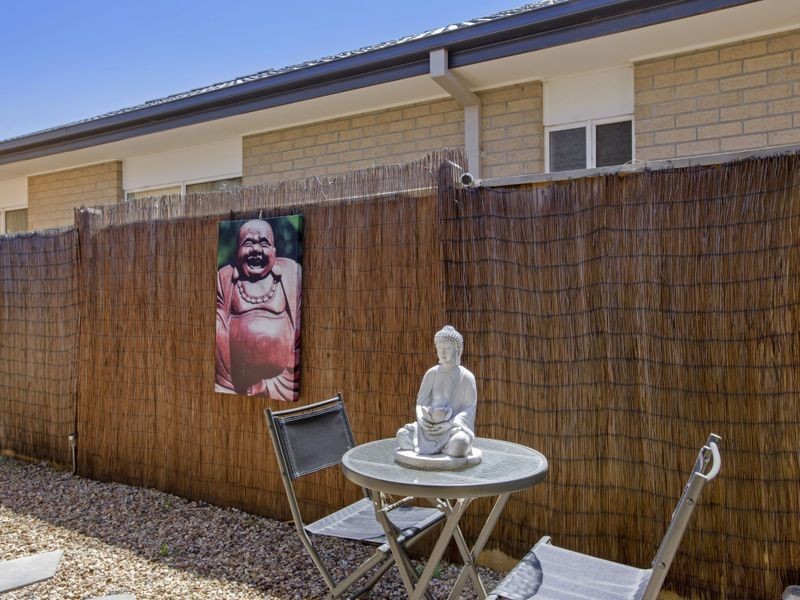 65 Beachview Parade, Sanctuary Lakes VIC 3030