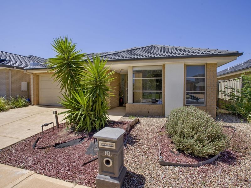 65 Beachview Parade, Sanctuary Lakes VIC 3030