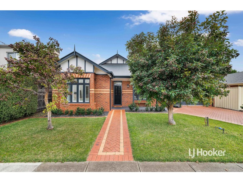 17 Creswick Drive, Point Cook VIC 3030