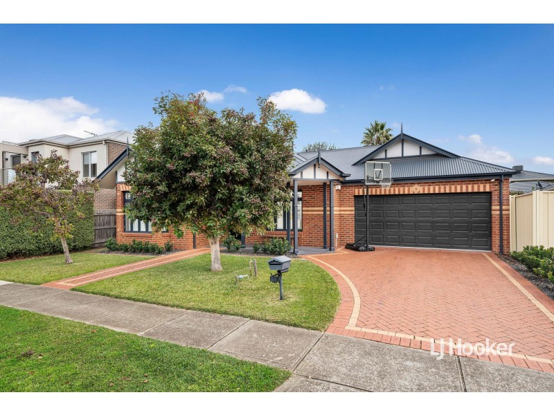 17 Creswick Drive, Point Cook VIC 3030