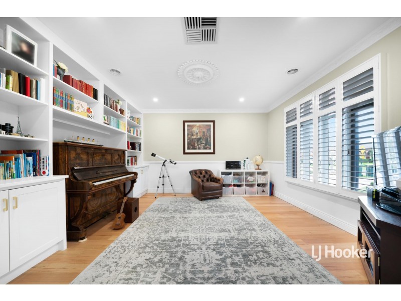 17 Creswick Drive, Point Cook VIC 3030