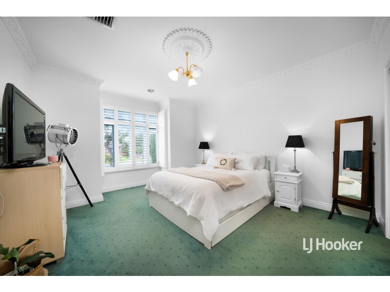 17 Creswick Drive, Point Cook VIC 3030