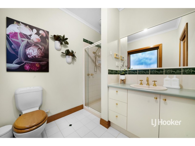 17 Creswick Drive, Point Cook VIC 3030