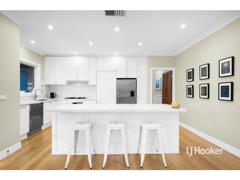 17 Creswick Drive, Point Cook VIC 3030
