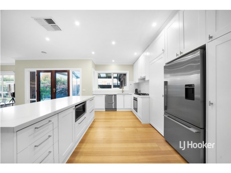 17 Creswick Drive, Point Cook VIC 3030