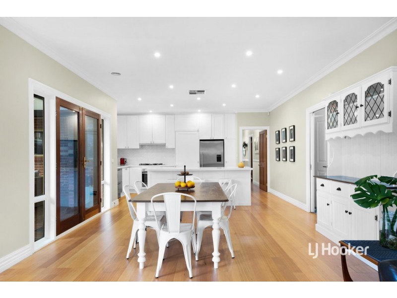 17 Creswick Drive, Point Cook VIC 3030