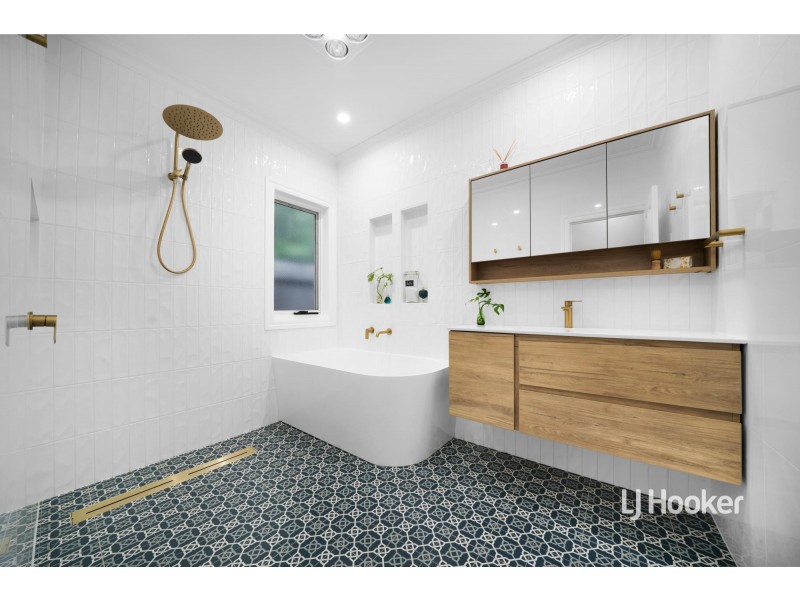 17 Creswick Drive, Point Cook VIC 3030