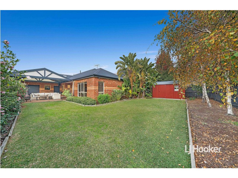 17 Creswick Drive, Point Cook VIC 3030