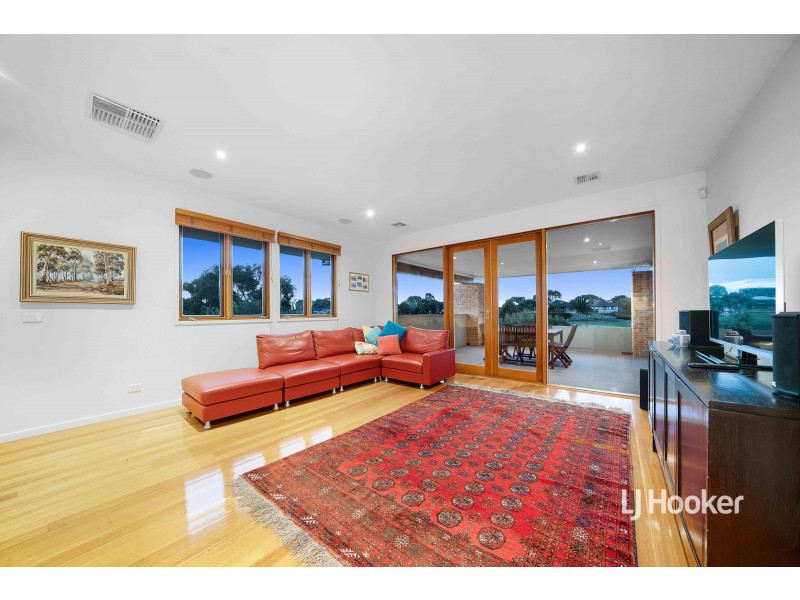 6 Cooks Mews, Sanctuary Lakes VIC 3030