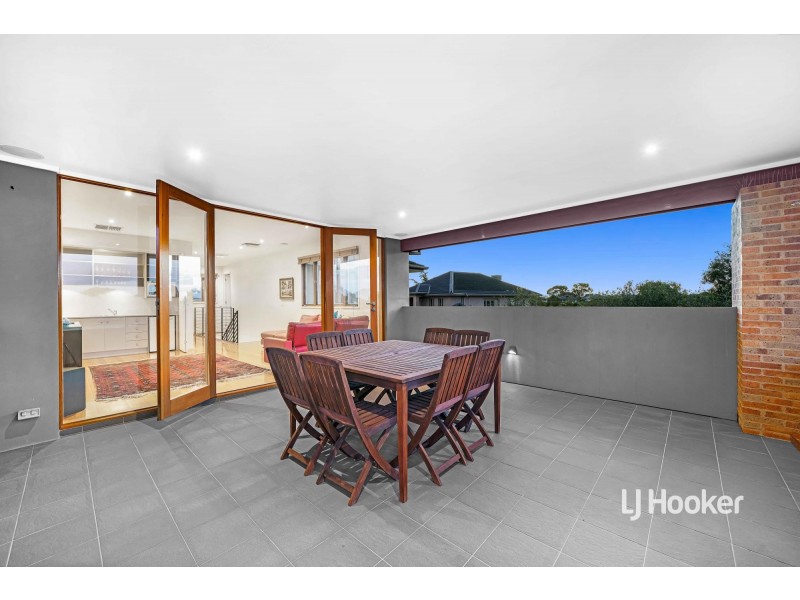 6 Cooks Mews, Sanctuary Lakes VIC 3030