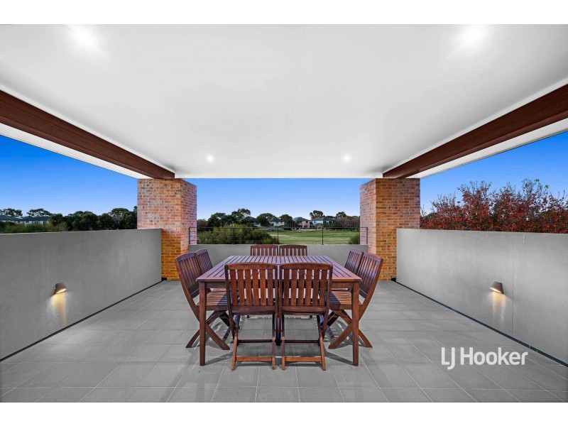 6 Cooks Mews, Sanctuary Lakes VIC 3030