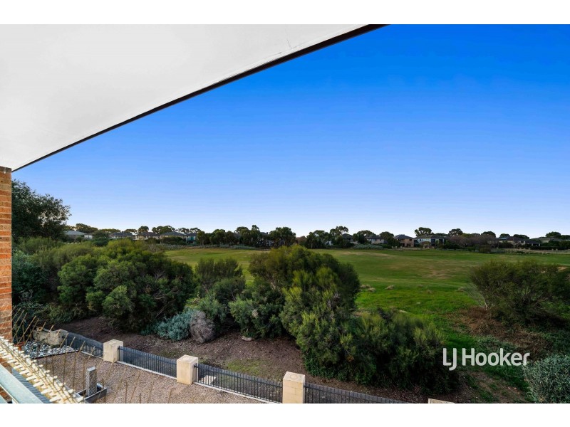 6 Cooks Mews, Sanctuary Lakes VIC 3030