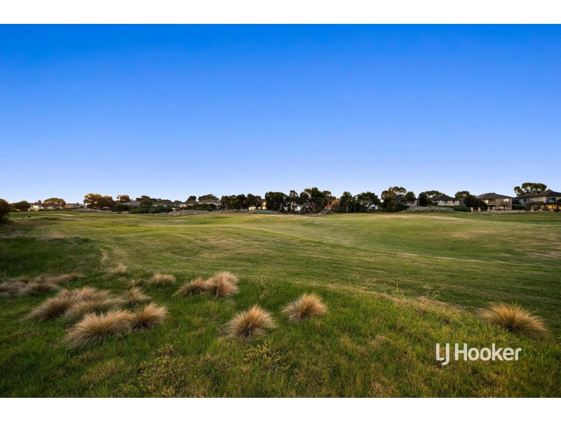 6 Cooks Mews, Sanctuary Lakes VIC 3030