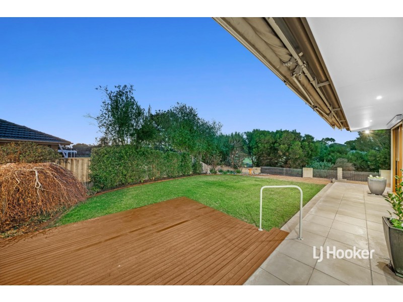 6 Cooks Mews, Sanctuary Lakes VIC 3030